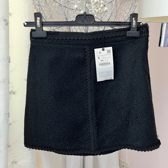 Zara Black A-Line Skirt with Embroidered Trimming - Picture 1 of 4